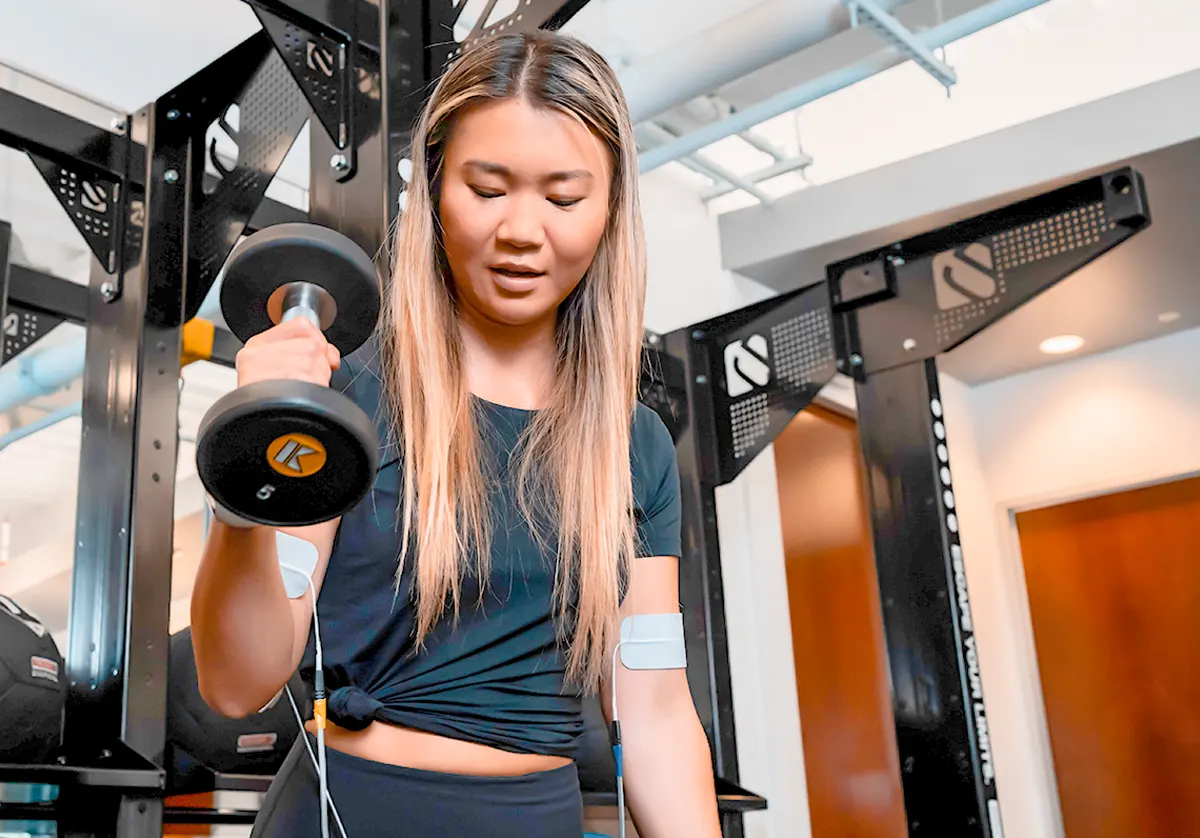 Woman trains using Neufit Neubie device